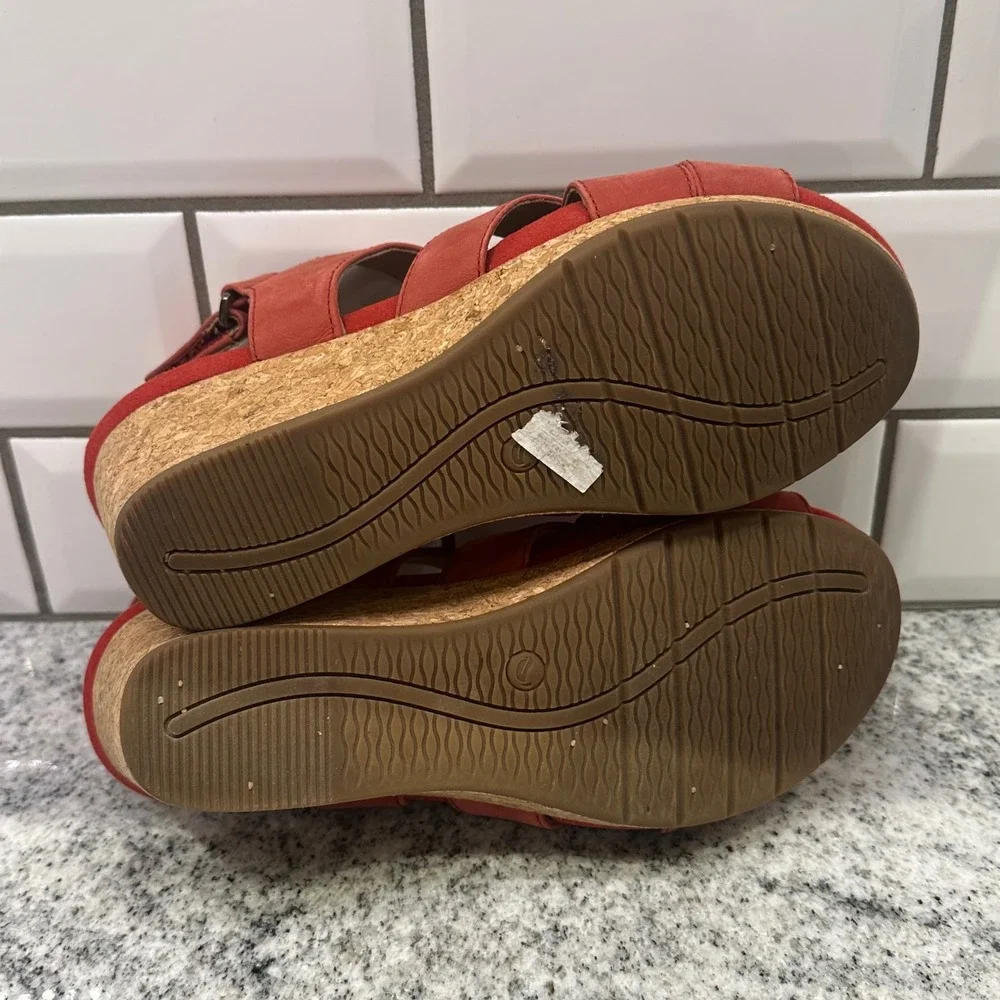 Clarks Unstructured Coral Dusty Red Suede Wedge Sandals Women's 8‎ Cork Sole